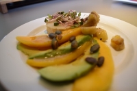 Mango-Avocado-Bananensalat mit Ziegenfrischkäse