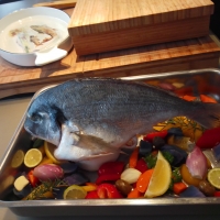 Loup de mer mit Zander-Lachs-Füllung im Salzmantel