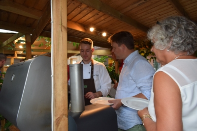 Die Grillsaison ist zu Ende, wir verkaufen guterhaltene Artikel von Outdoorchef