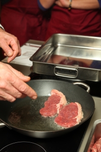 Liebe Kochbegeisterte, gerne beantworten wir alle Fragen rund ums Kochen, Backen, Grillen